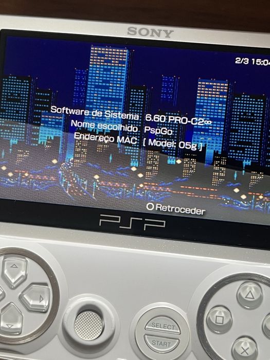 PSP Go Branca com carregador e cartão de memória