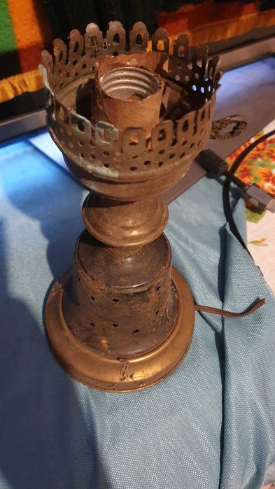 Stara lampa elektryczna miedziowa, świecznik, zasilana PRL