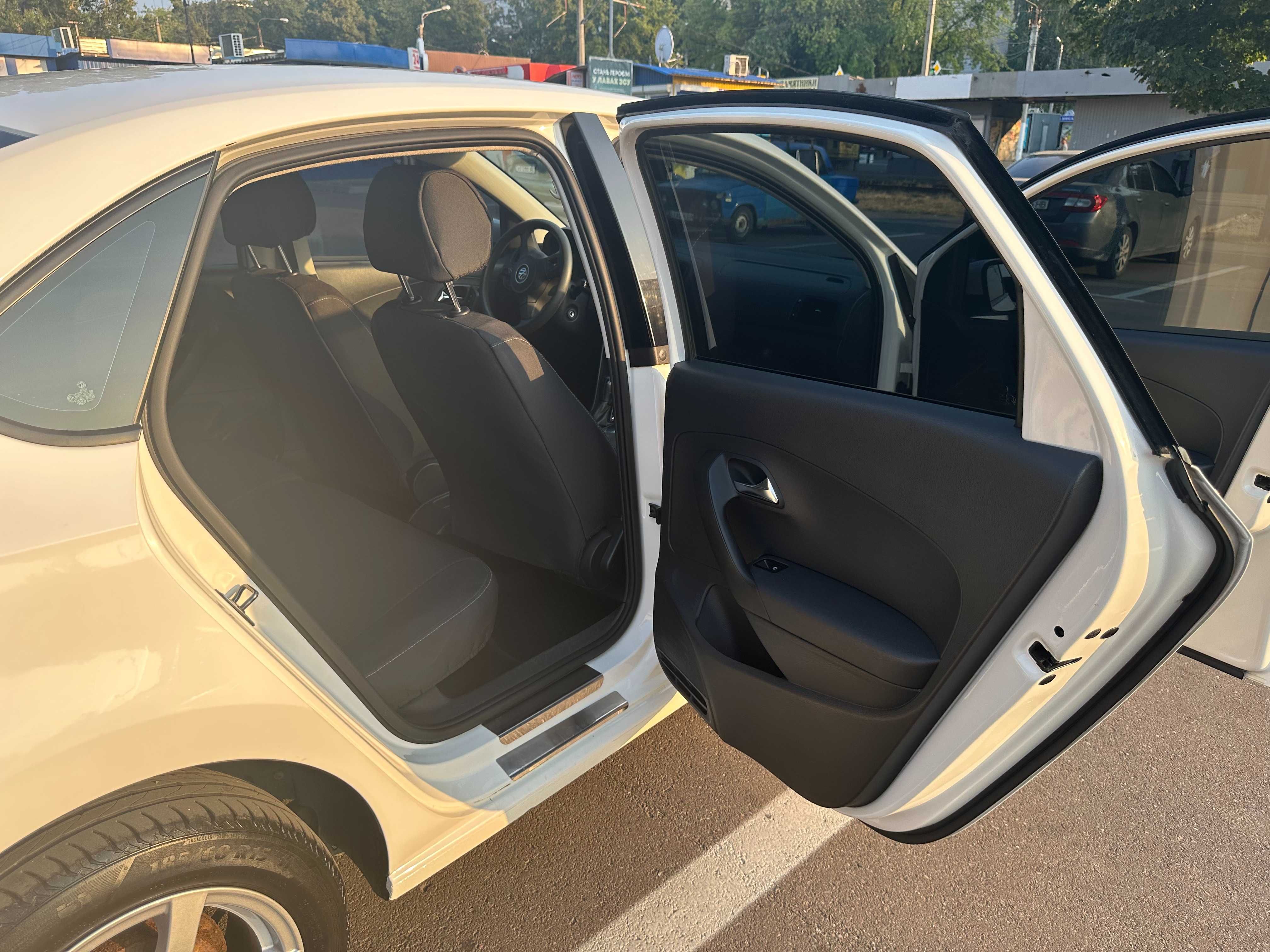 Продам Volkswagen Polo Sedan (2012)