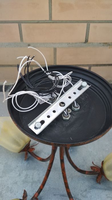 Продам люстру потолочну