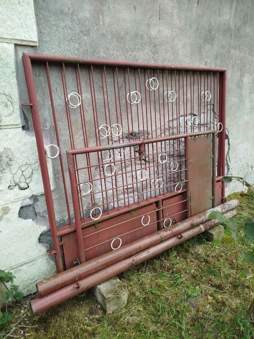 Sprzedam bramę z furtką do tego dwa słupki
