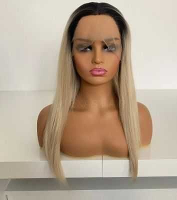 Peruka jasny blond z ciemnym odrostem