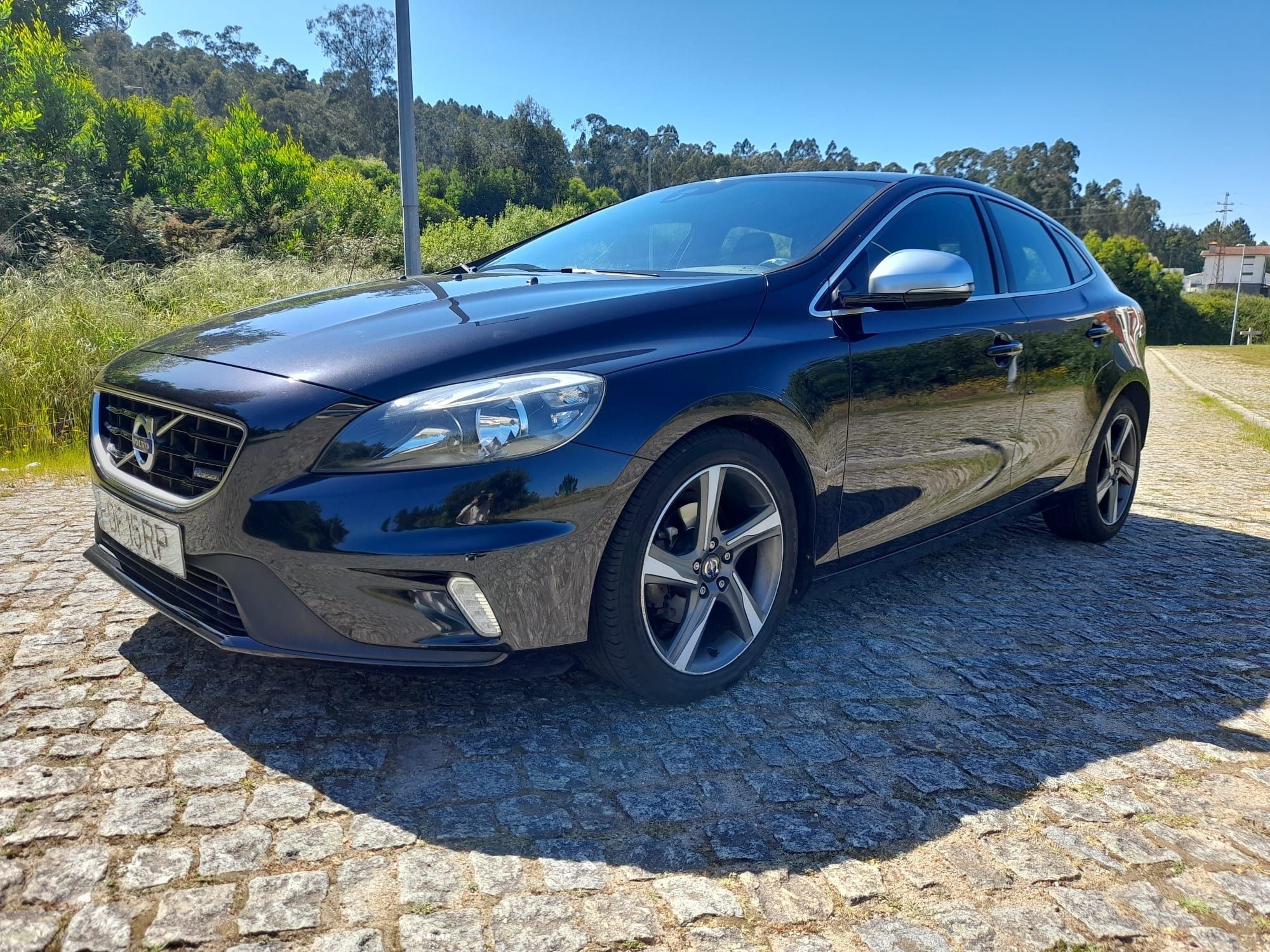 Volvo v40 R-design