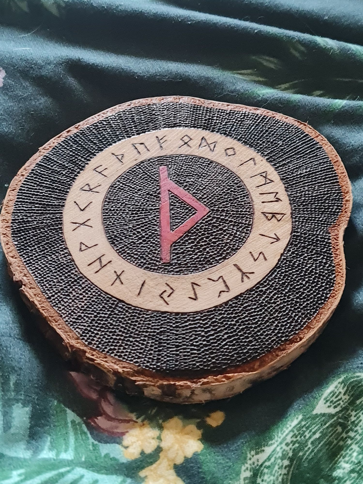 Rękodzieło - pirografia - runa Thurisaz - Futhark
