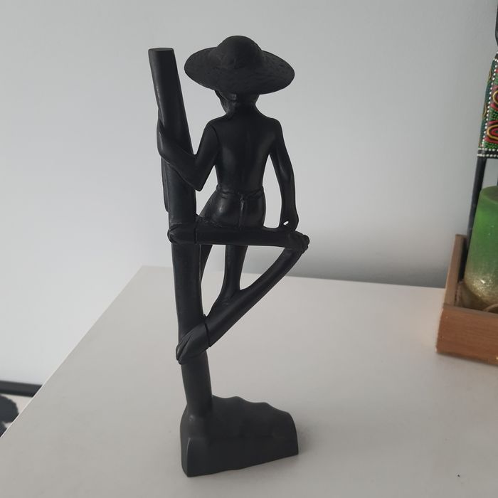 Chińczyk * mężczyzna na drzewie stara figurka drewniana Indonezja