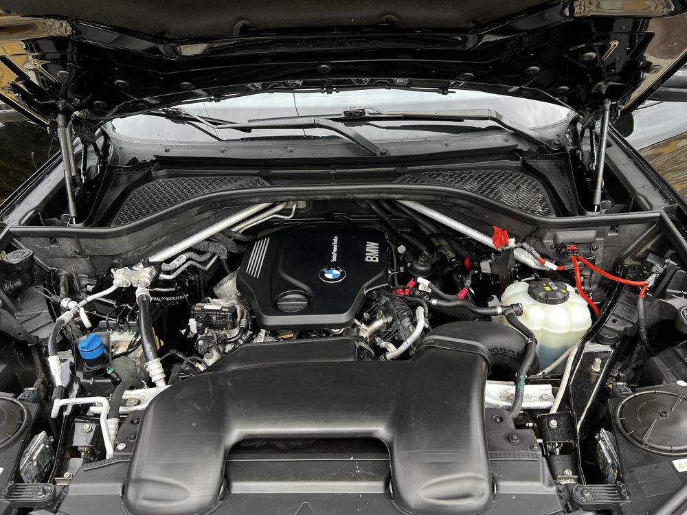 BMW X5 F15 чорного кольору
