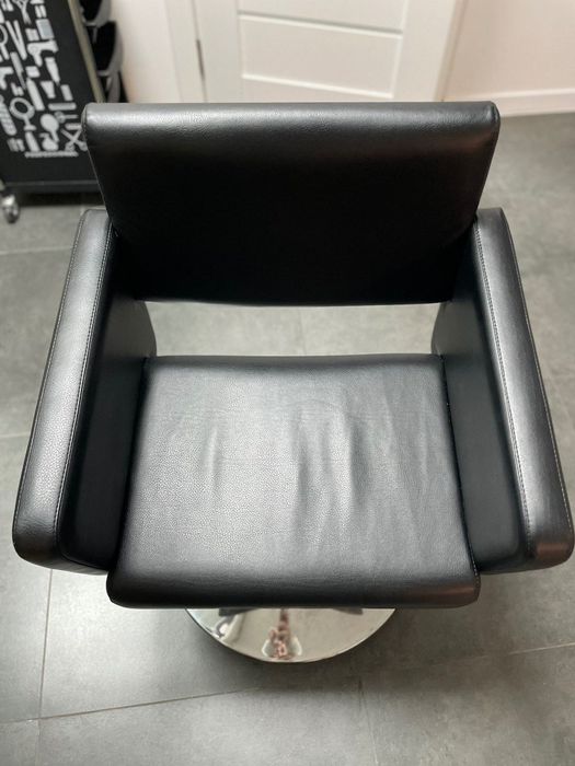 Гідравлічне перукарське крісло бу