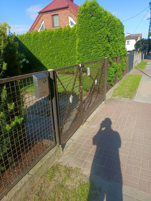Ogrodzenie/płot z bramą i furtką