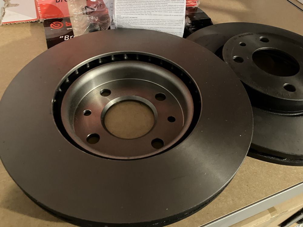 Brembo 09.5843.11 Tarcze hamulcowe wentylowane