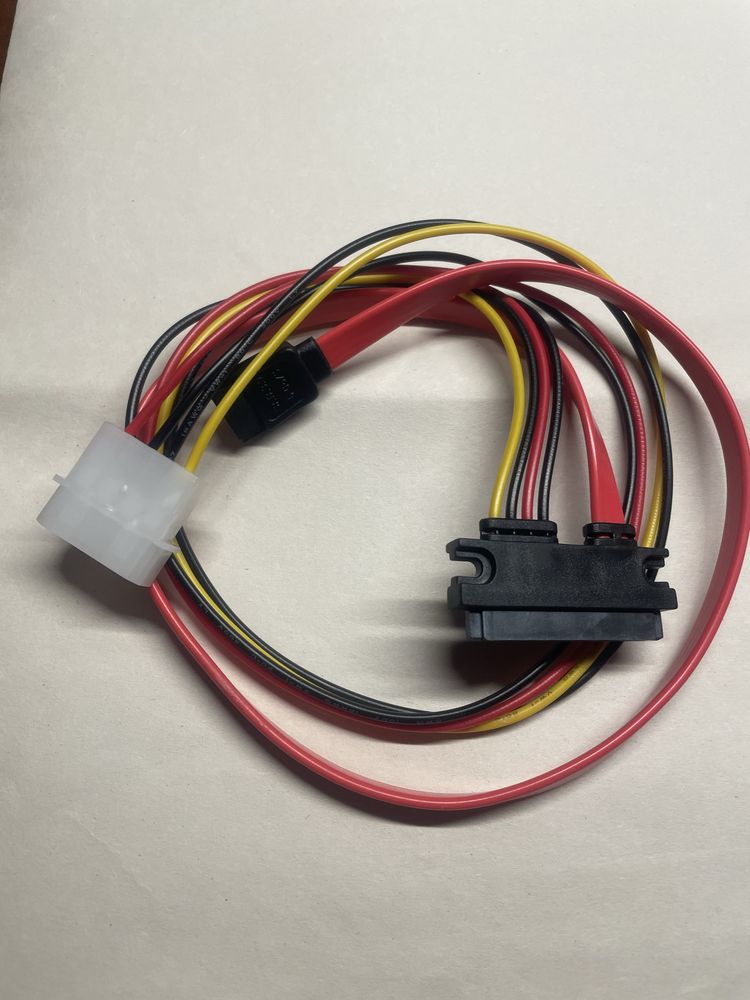 Adapter , kabel do transmisji danych i zasilania Sata -ATA
