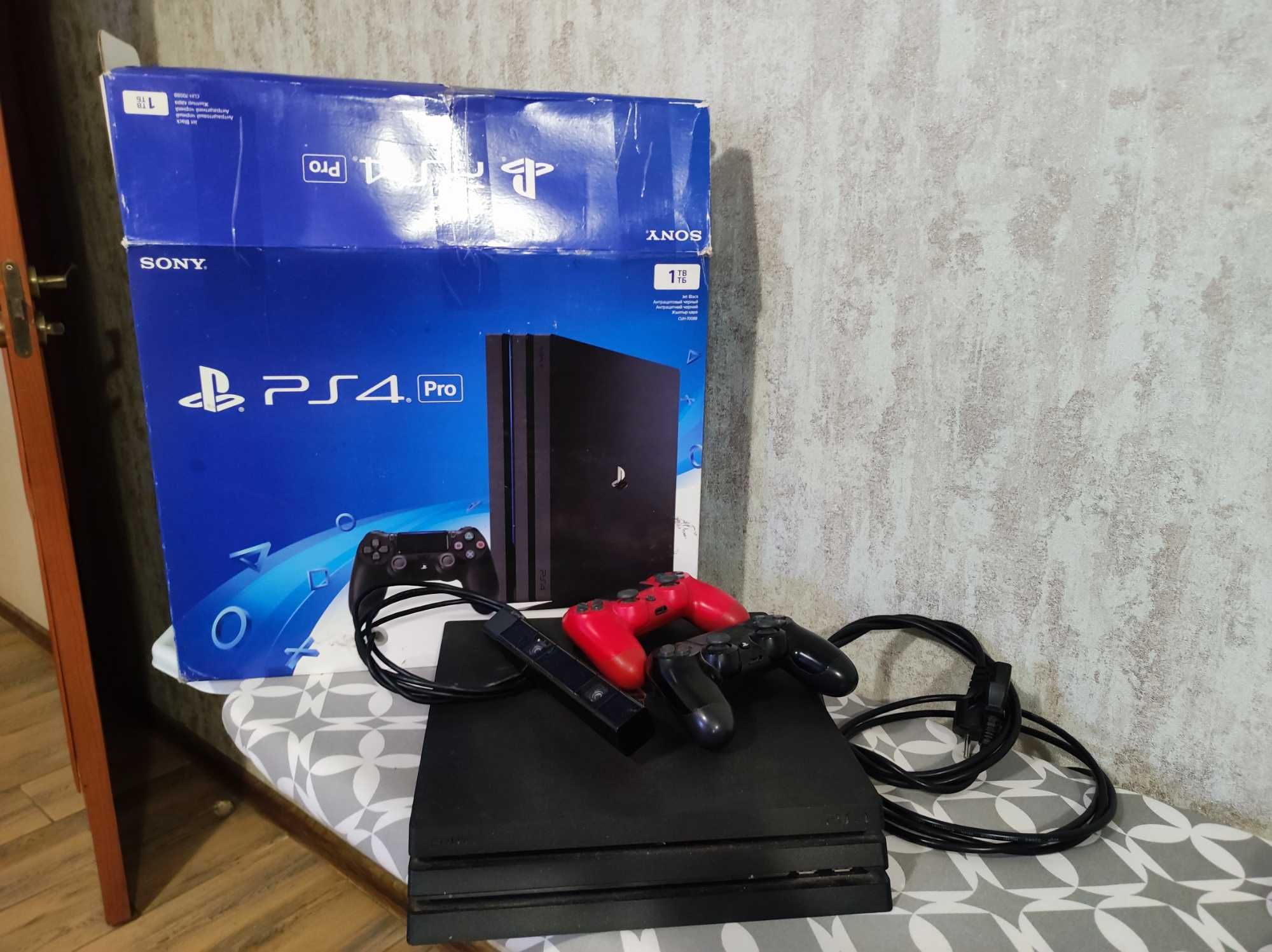 PS4 Pro + 2 контроллера + камера