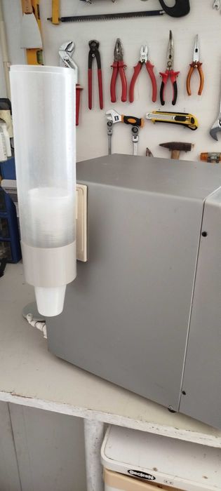 Máquina de água fria e natural e faz água gaseificada com bilha de gás