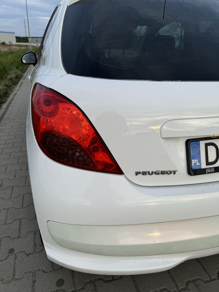 Peugeot 207 1.6 diesel NAVI 2008 biały PIERWSZY WŁAŚCICIEL PL  peugot