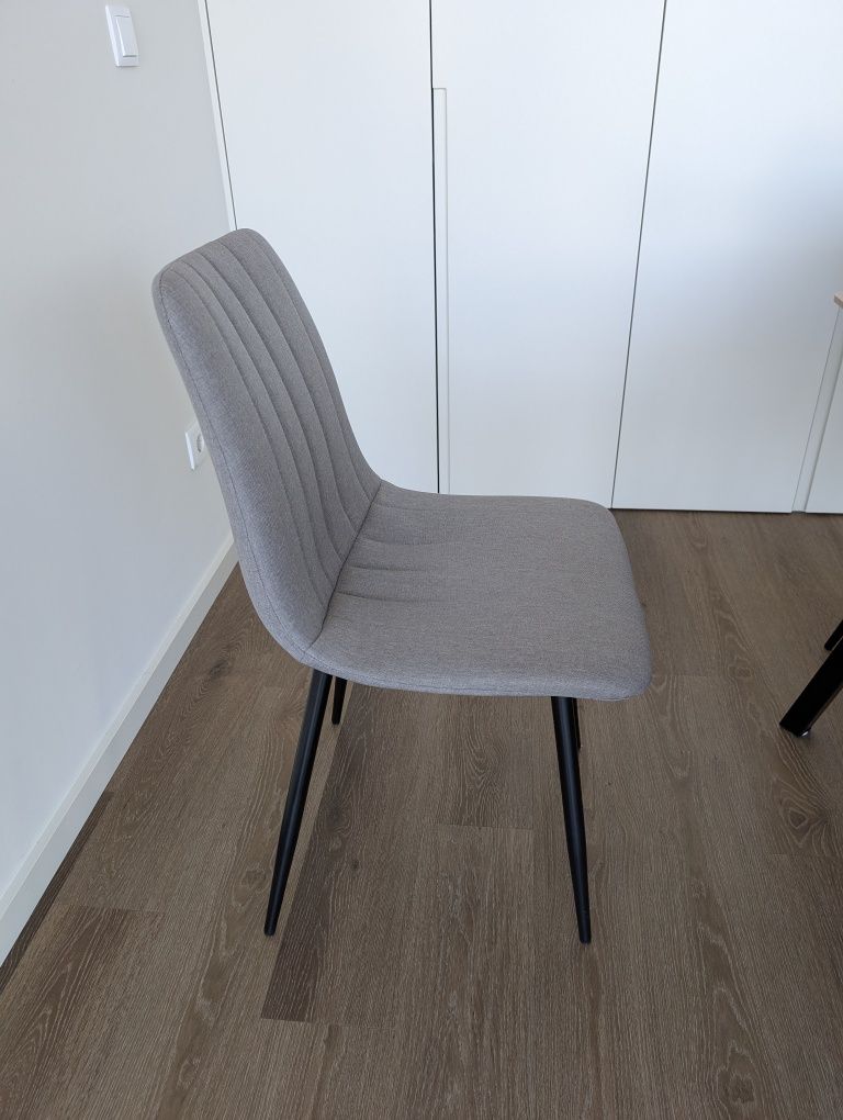 Mesa com 6 cadeiras
