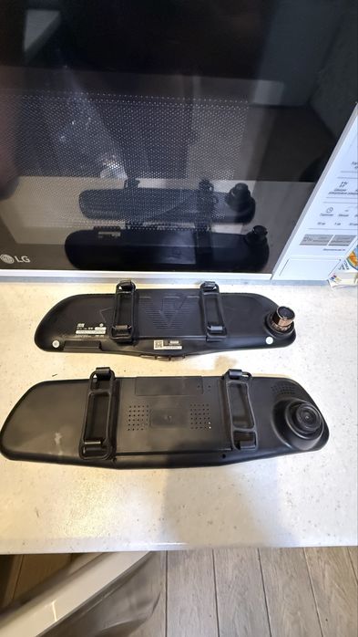 Видео регистратор  на зеркало для авто с ночным режимом