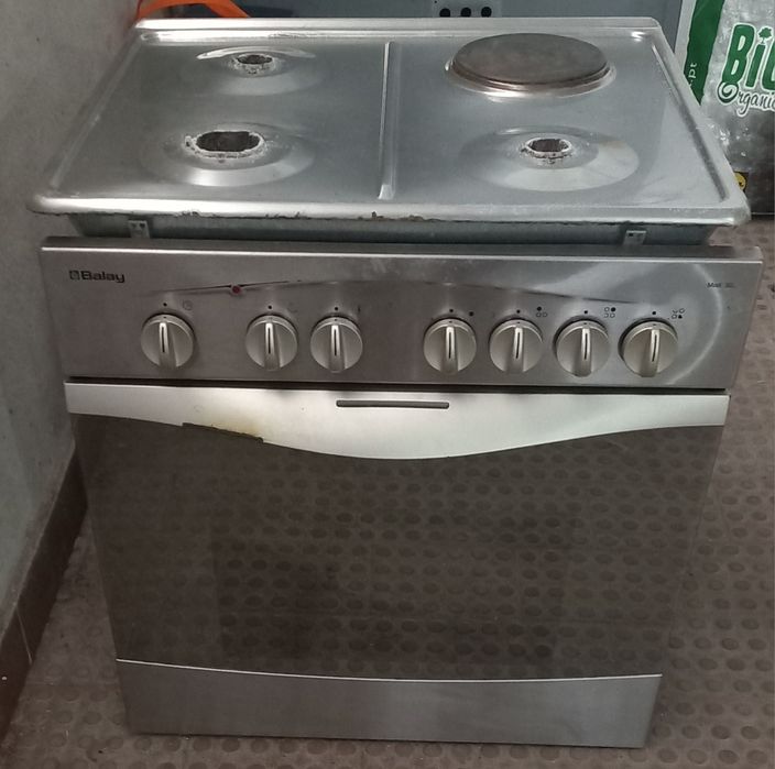 Forno Electrico + Placa Gás com acessorios