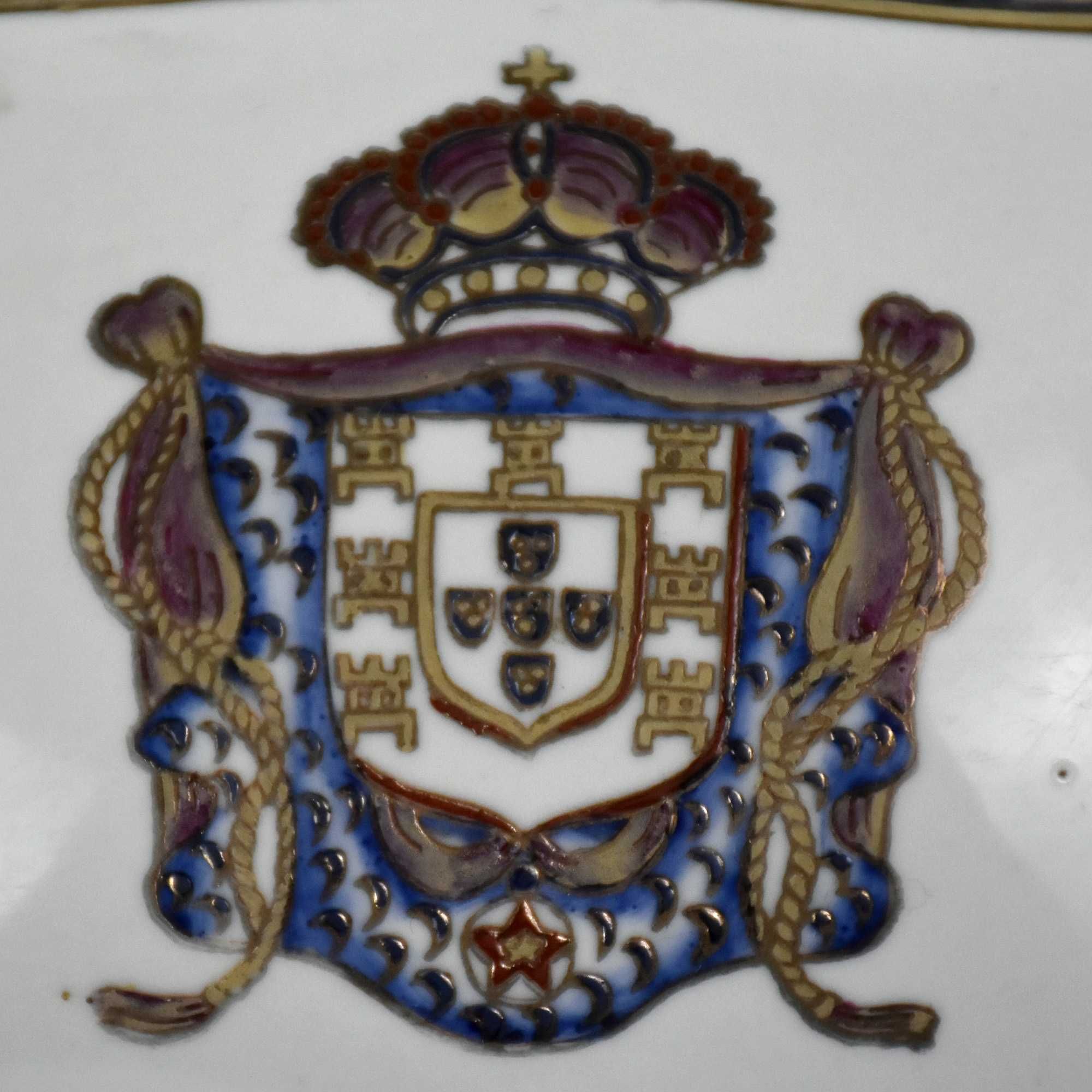 Caixa porcelana da China com brasão da Monarquia