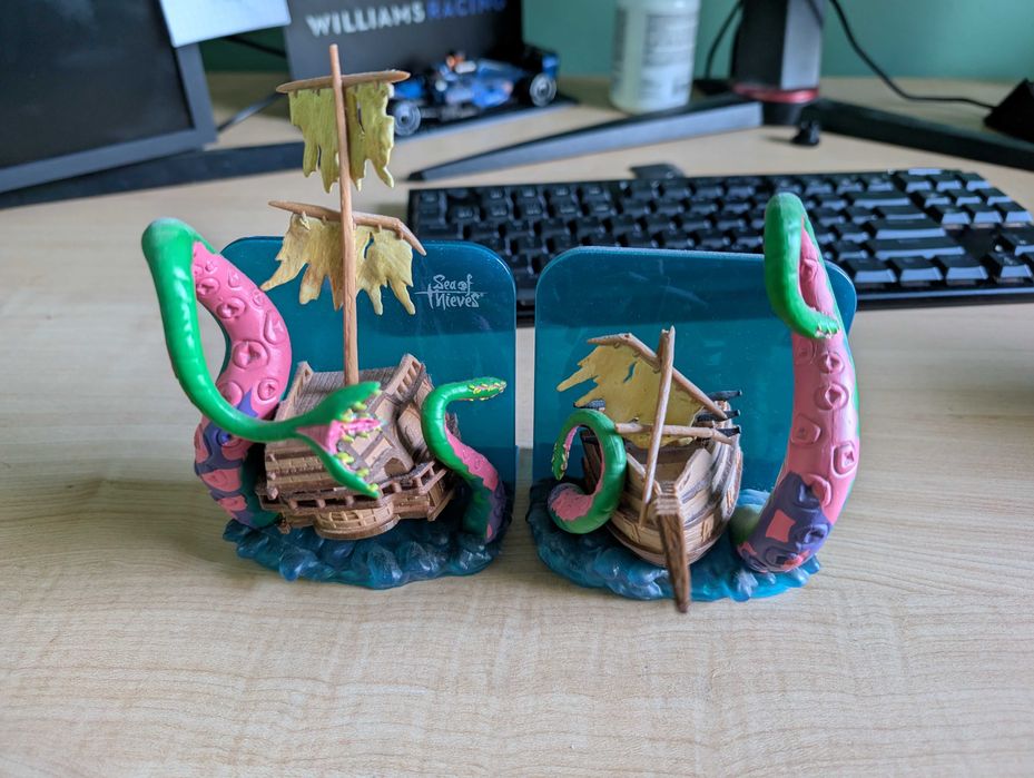 Sea of Thieves – Limitowana podpórka książek „Kraken” z Loot Crate