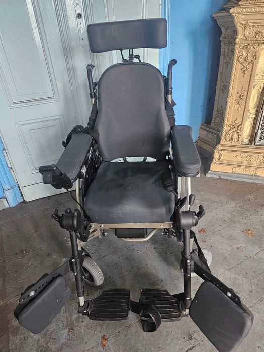Sprzedam wózek inwalidzki elektryczny Vermeiren Invoys II E