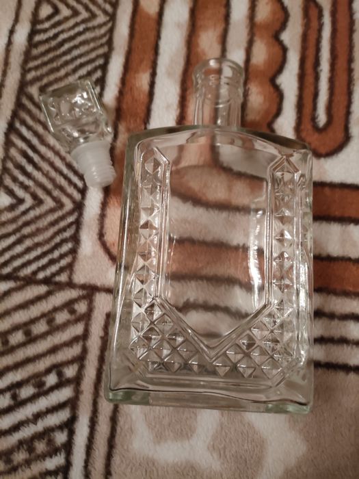 Butelka ozdobna, karafka, kolekcjonerska na whisky 0,5l - stan idealny