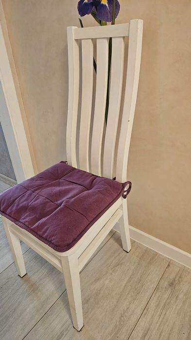 4 деревянных кухонных белых стула