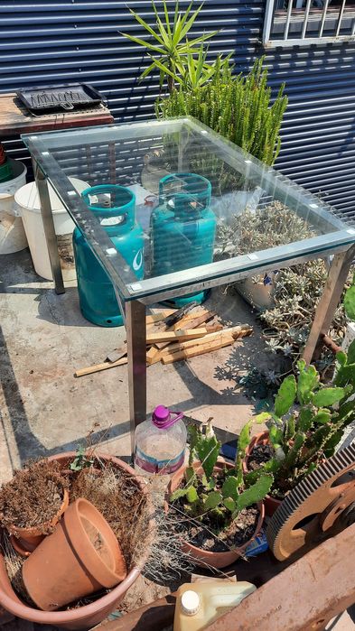 Mesa de inox com tampo em vidro