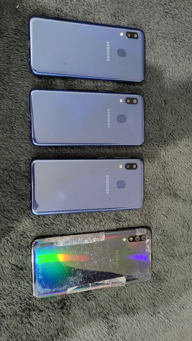 Samsung Galaxy A20E (3x) Galaxy A50 (1x)