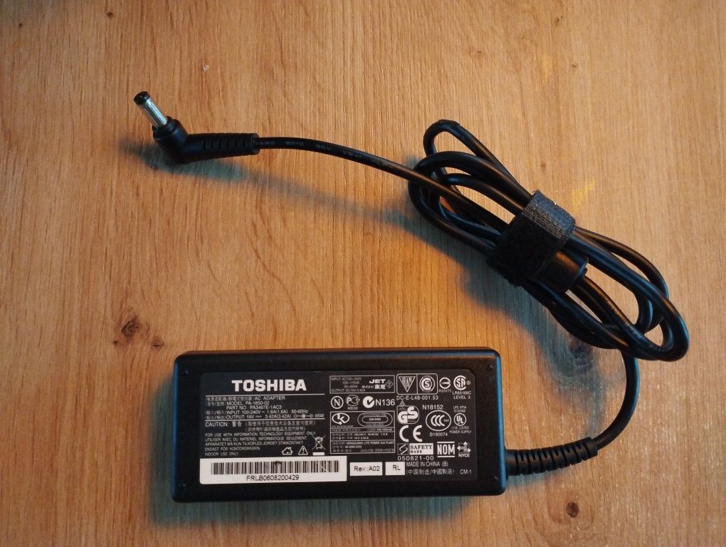 Zasilacz Toshiba 19V 3.42A model PA3467E-1AC3