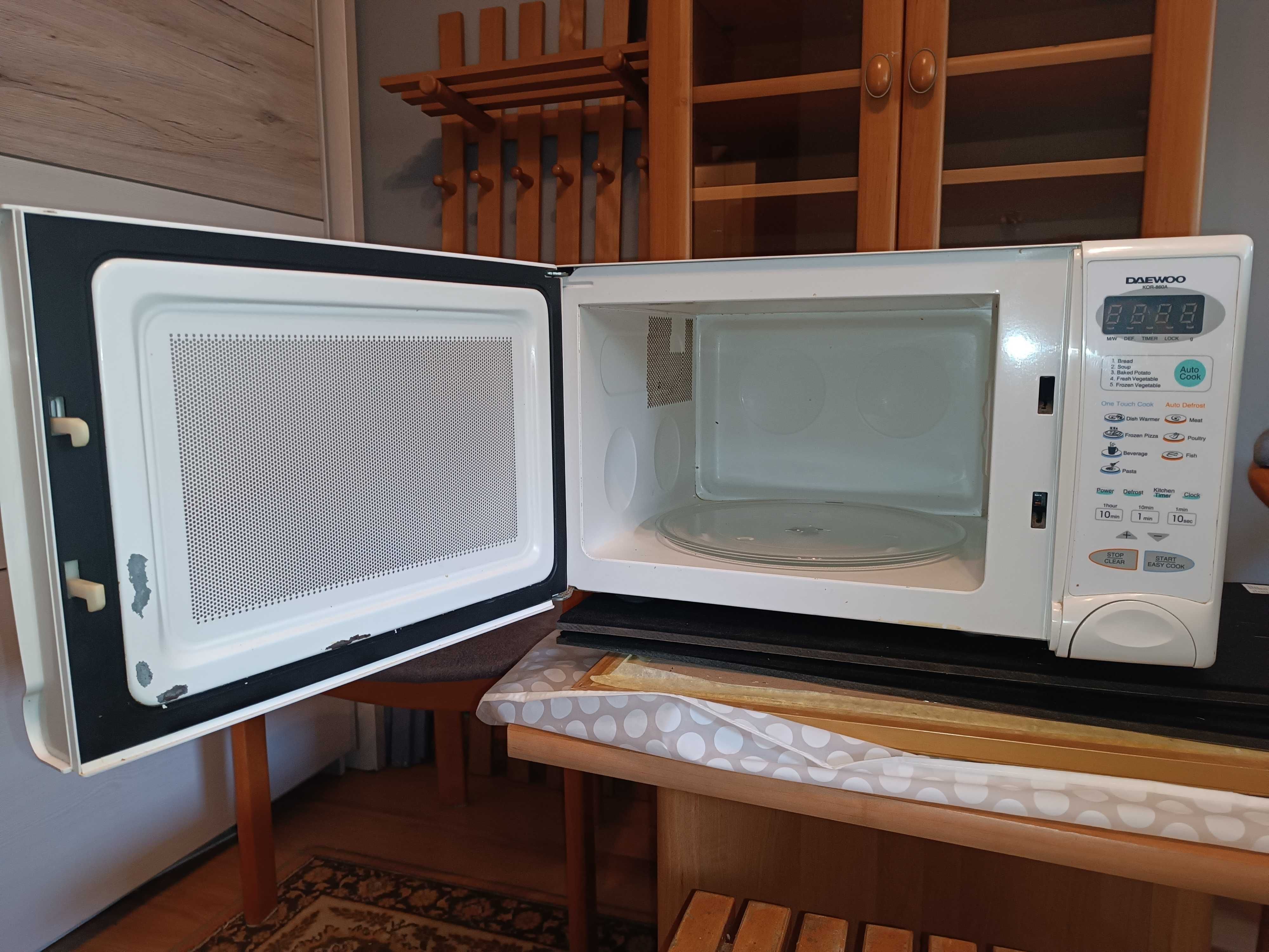 Kuchenka Mikrofalowa - mikrofalówka Daewoo 860A , funkcjonalna i tania