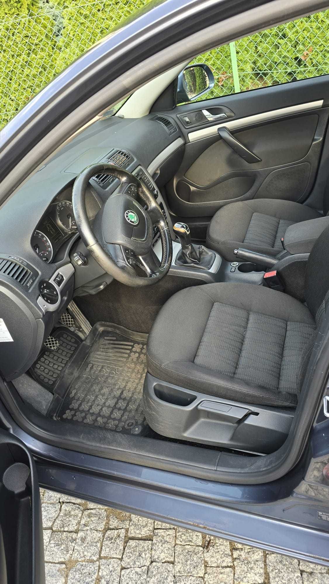 Skoda octavia 2.0 tdi 2012 kombi + hak