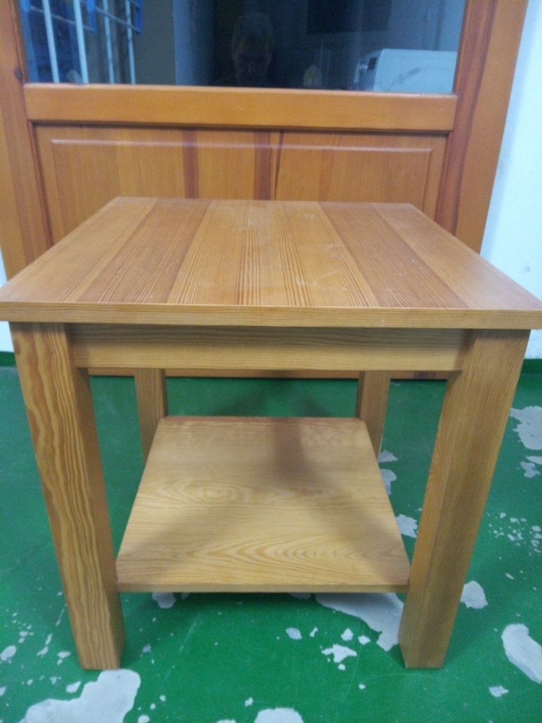 Stolik z półką z litego drewna sosnowego