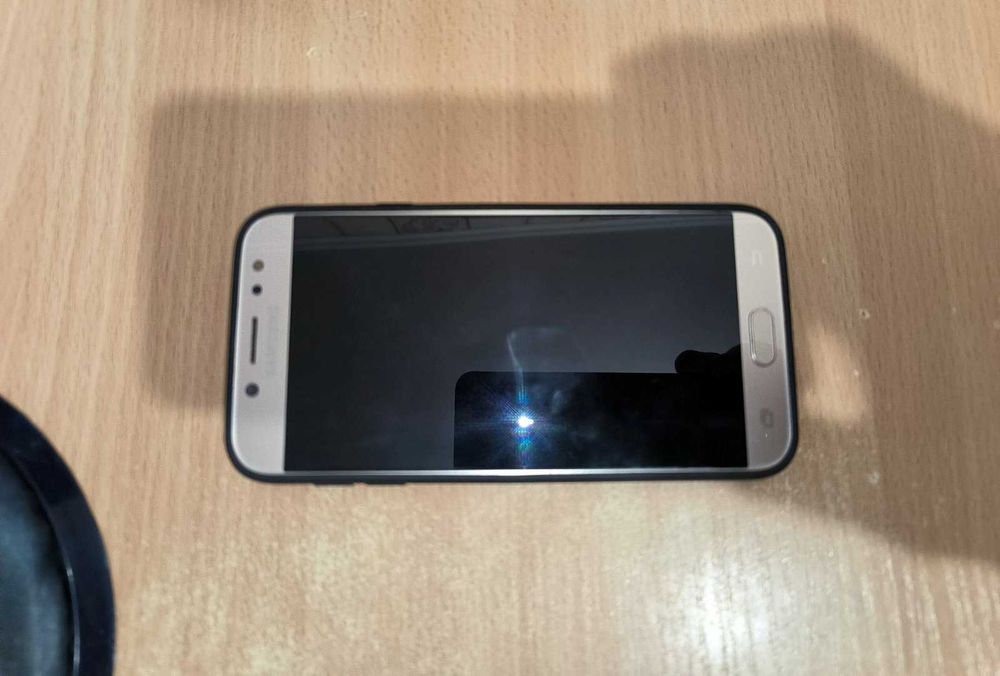 Смартфон Samsung Galaxy J7 J730F 3/32GB Gold