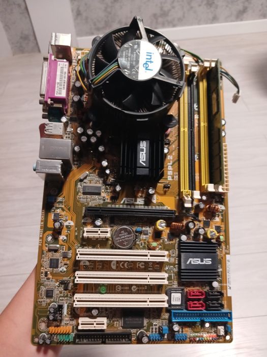 Комплект (процесор,озу,куллер,сама материнка)
500 грн — це реальна та