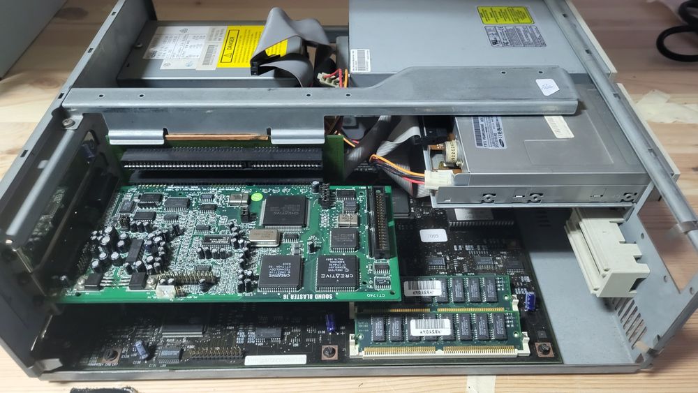 Computador IBM PS1 386 SX 10Mb RAM