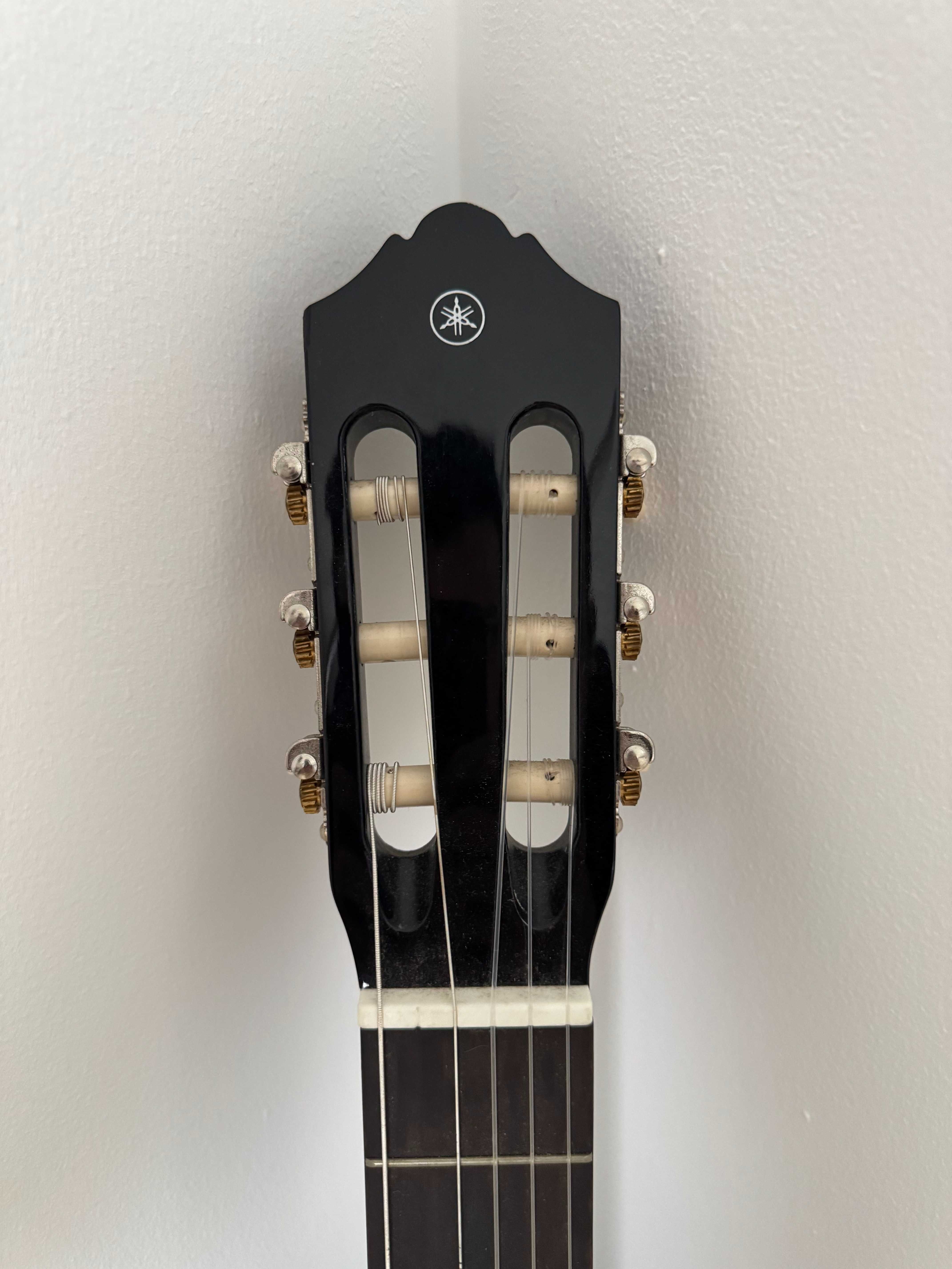 Guitarra Clássica Yamaha C40 Preta Usada