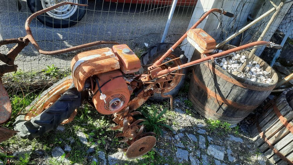 Maquinas e antiguidades para decoração