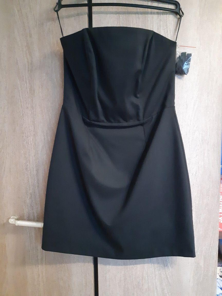 Sukienka mała czarna z dopinanymi ramiączkami i dodatkowym tiulem