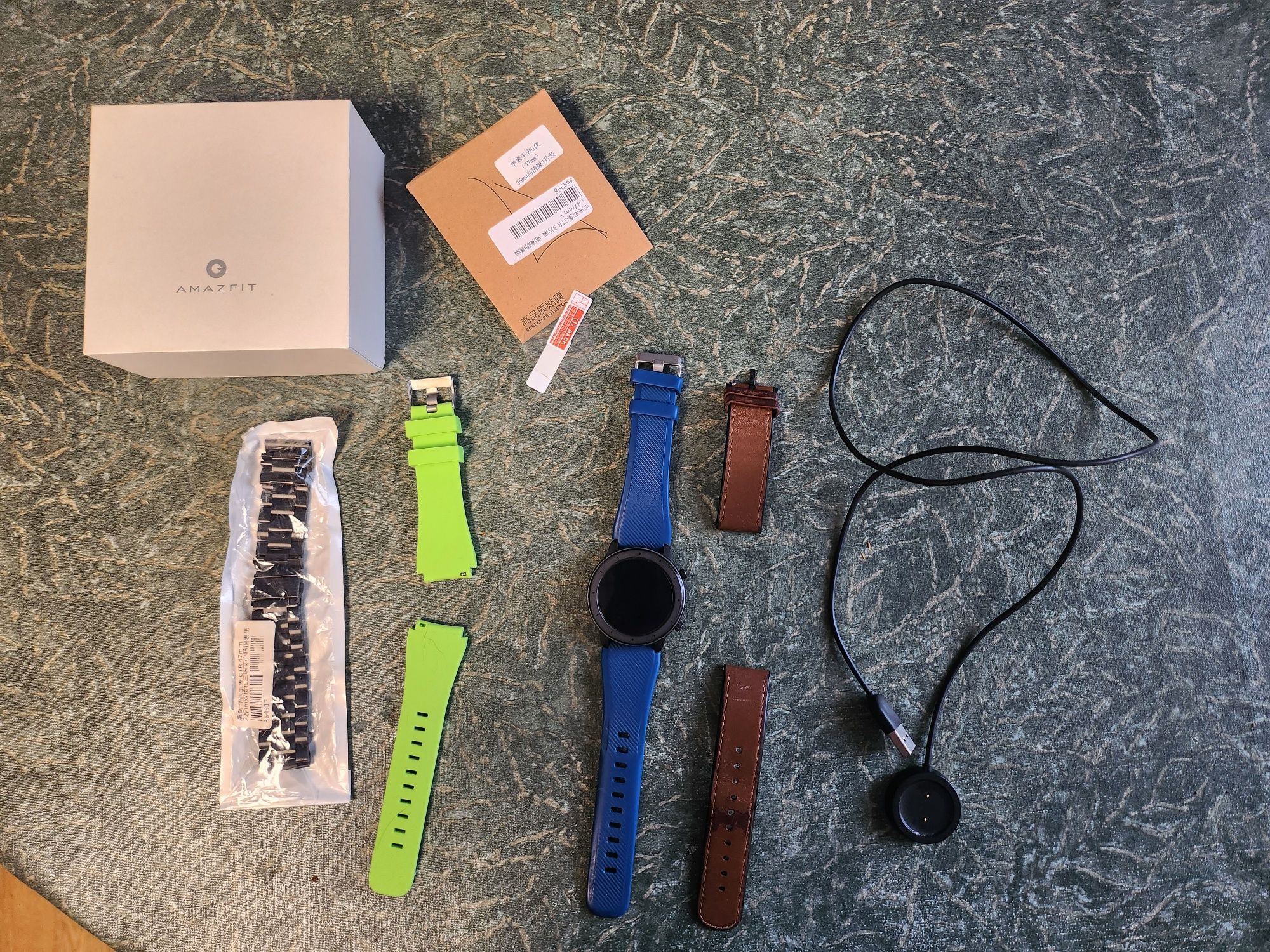 Smartwatch Amazfit GTR z akcesoriami