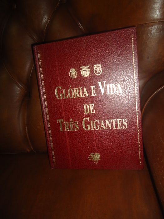 Livro " Gloria e Vida de Três Gigantes"