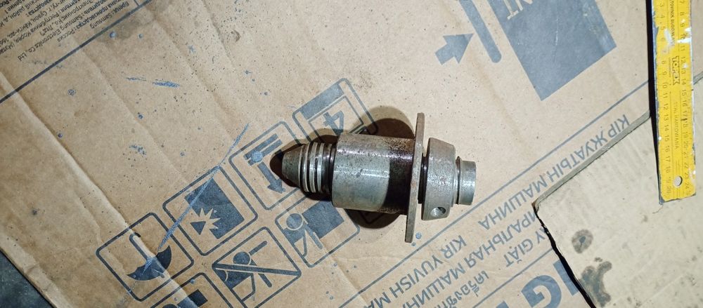 Гвинт з конічною різьбою