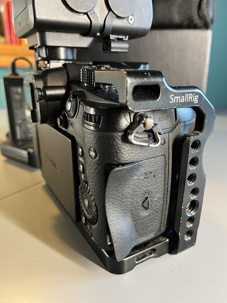 Panasonic Lumix GH5, Metabones Ultra, cage, AC adapter