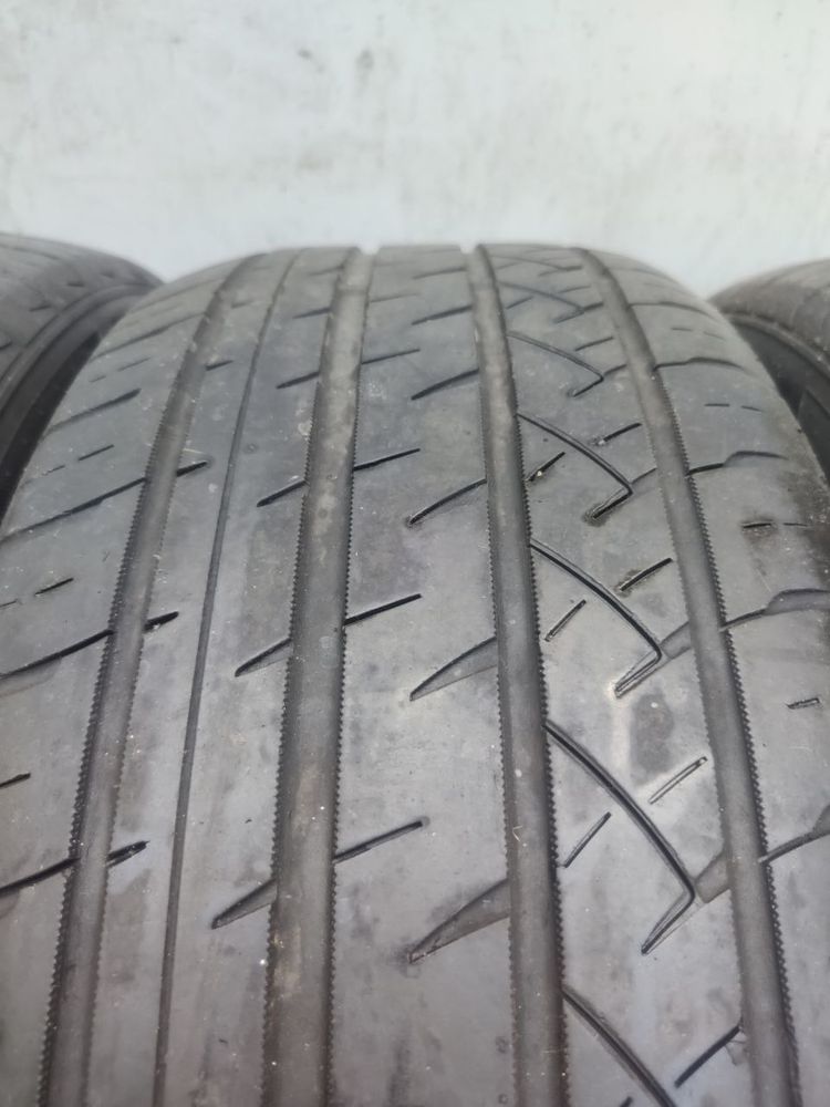 255/55/R18 (4) Roadmarch