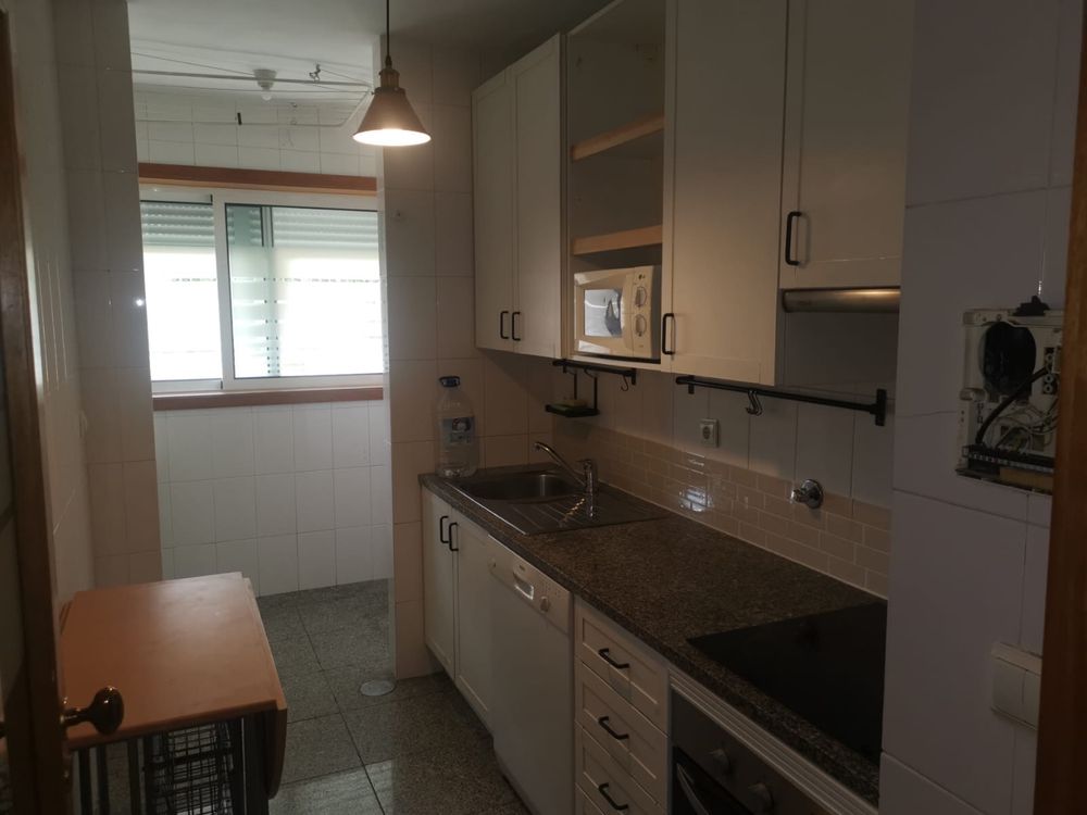 Alugo T2 condominio fechado