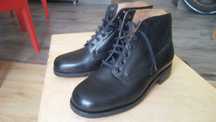 Buty robocze z 1974r. przypominające buty wojskowe dla pilotów