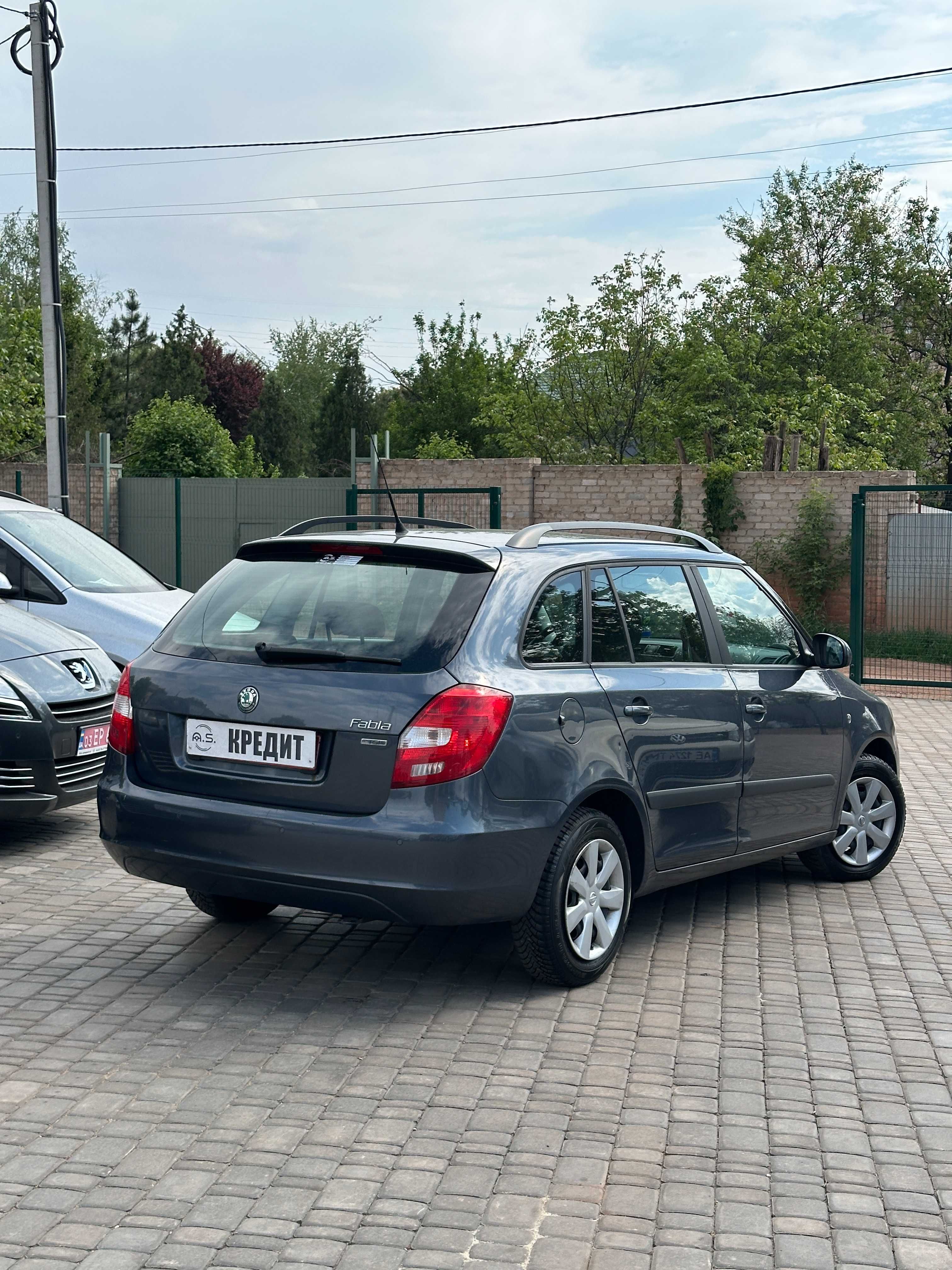 Продам Skoda Fabia Combi 2012 рік можлива розстрочка,кредит,обмін!