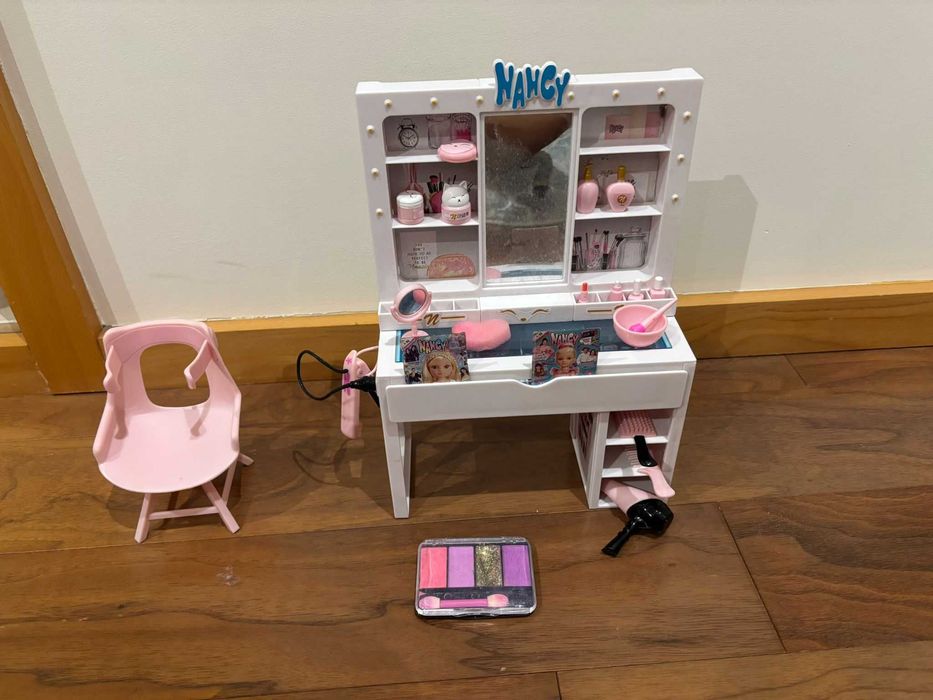 Bonecas Nancy e acessórios