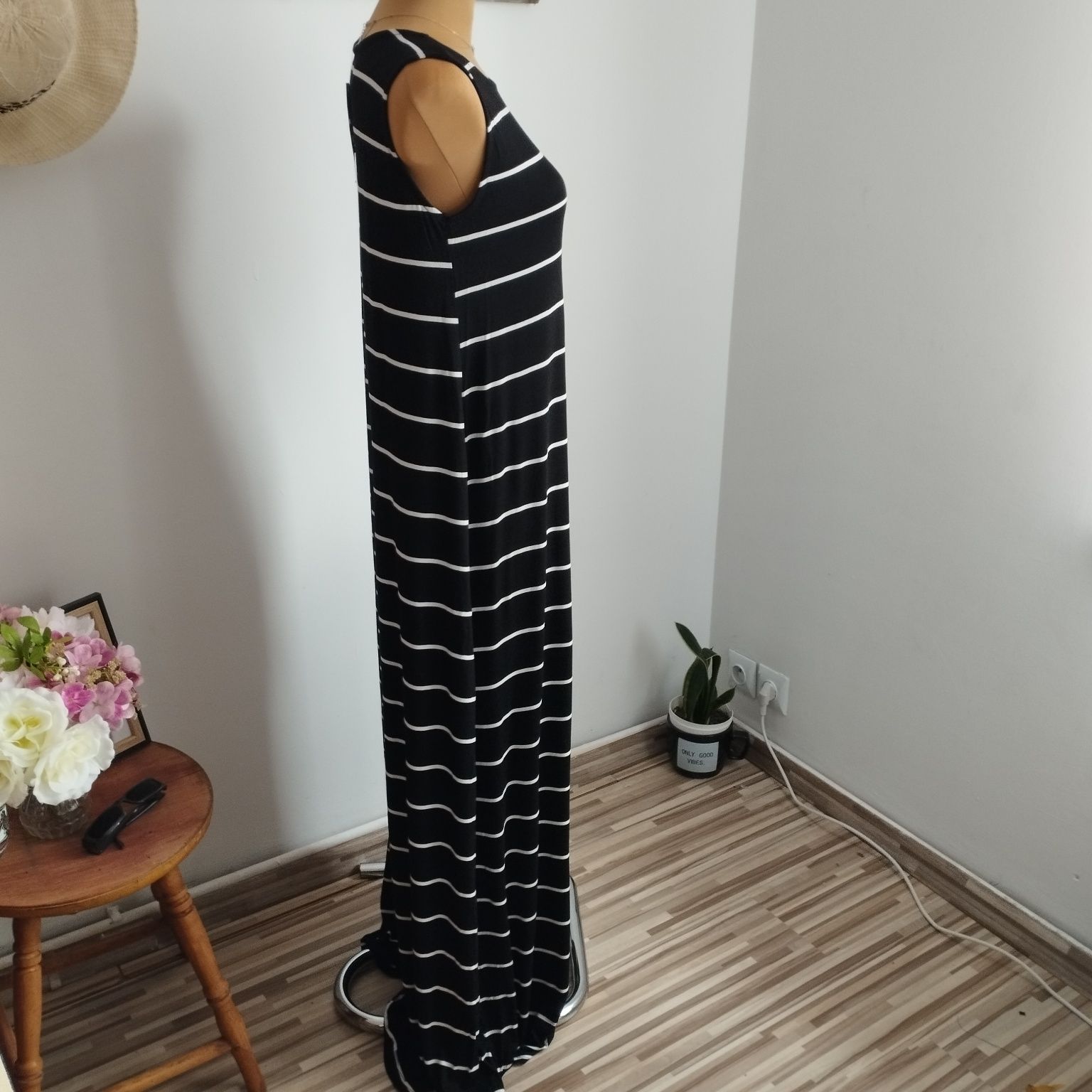 Nowa maxi sukienka Janina w czarno-białe paski, rozmiar 38 (M)