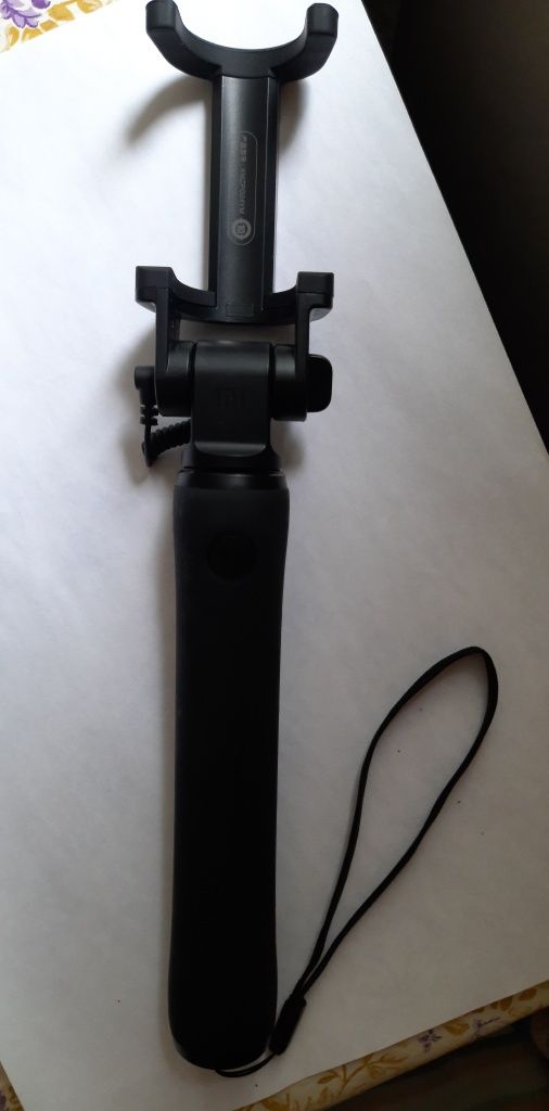 Селфи-монопод Xiaomi Mi Selfie Stick Cable Black (FBA4074CN).