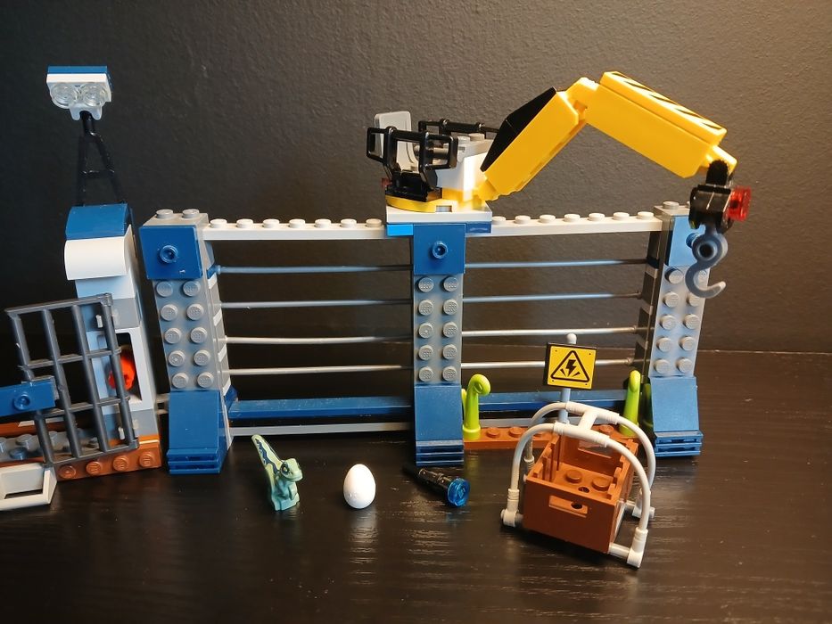 Lego 75931, Atak dilofozaura na postrunek, Jurrasic World, stan bdb