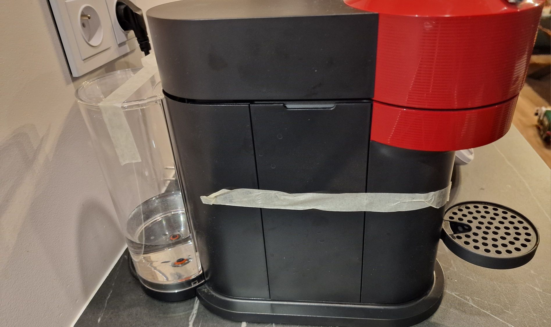 Ekspres Nespresso Vertuo Next czerwony